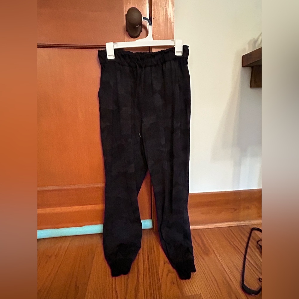 Lululemon black camo joggers
